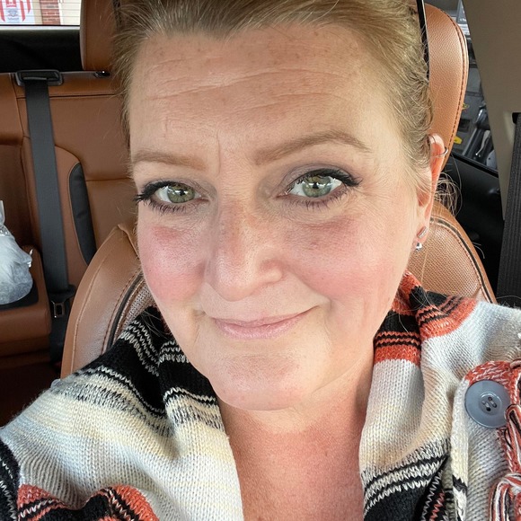 Meet your Posher, Danielle - Picture 1 of 1